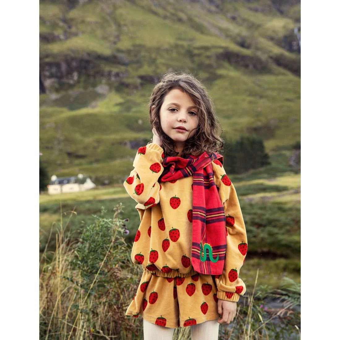 Strawberries Velour aop Shorts (Beige)